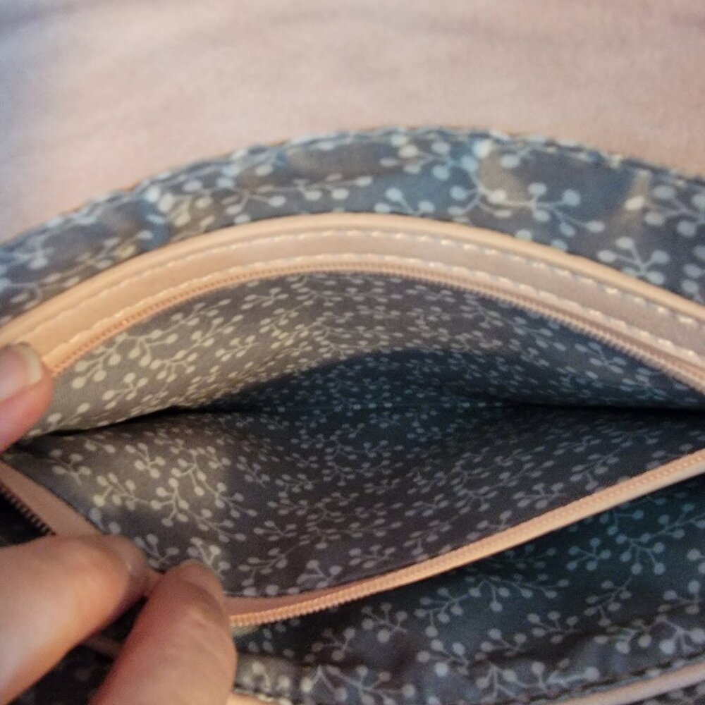 Moda Luxe Lola Pale Pink Turnlock Faux Leather Envelope Clutch/Crossbody Purse - Picture 13 of 16